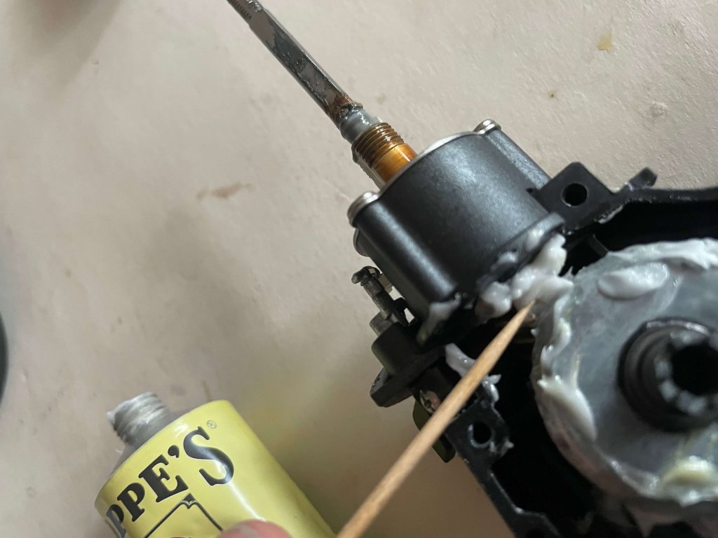 How to grease a surf reel.