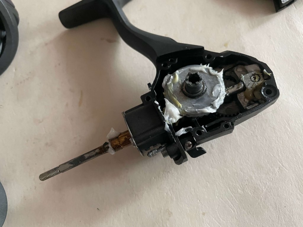 How to grease a surf reel.