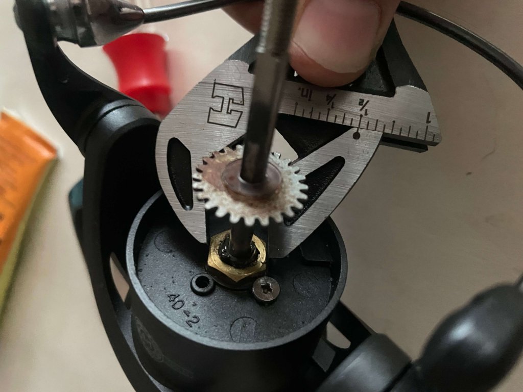 How to disassemble a surf reel.