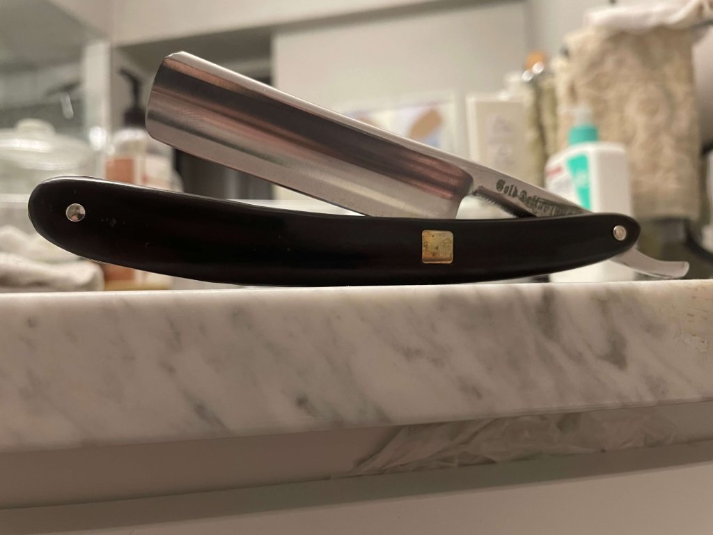 Why a Straight Razor Is Better Than a Safety Razor