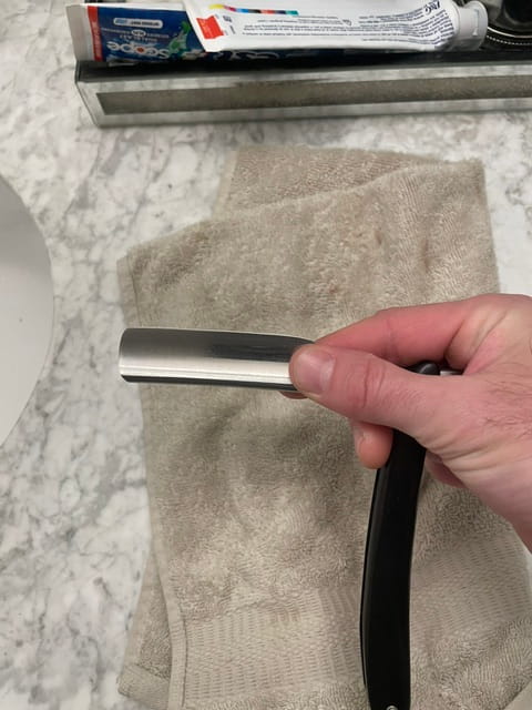 How to Hold a Straight Razor